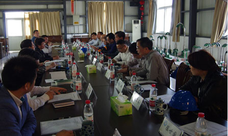 最后，陸永進(jìn)副主席希望，市各有關(guān)部門要進(jìn)一步加大力度，營造企業(yè)家創(chuàng)業(yè)發(fā)展的良好氛圍；要強(qiáng)化服務(wù)，為企業(yè)健康發(fā)展創(chuàng)造更優(yōu)環(huán)境。各位企業(yè)家要進(jìn)一步強(qiáng)化推動企業(yè)發(fā)展和社會責(zé)任履行的責(zé)任擔(dān)當(dāng)，為我市經(jīng)濟(jì)社會發(fā)展作出更多更大貢獻(xiàn)。