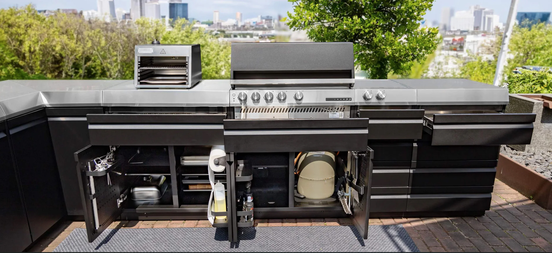 Crafting Outdoor Kitchen Excellence: Precision-Built Outdoor Kitchen Systems