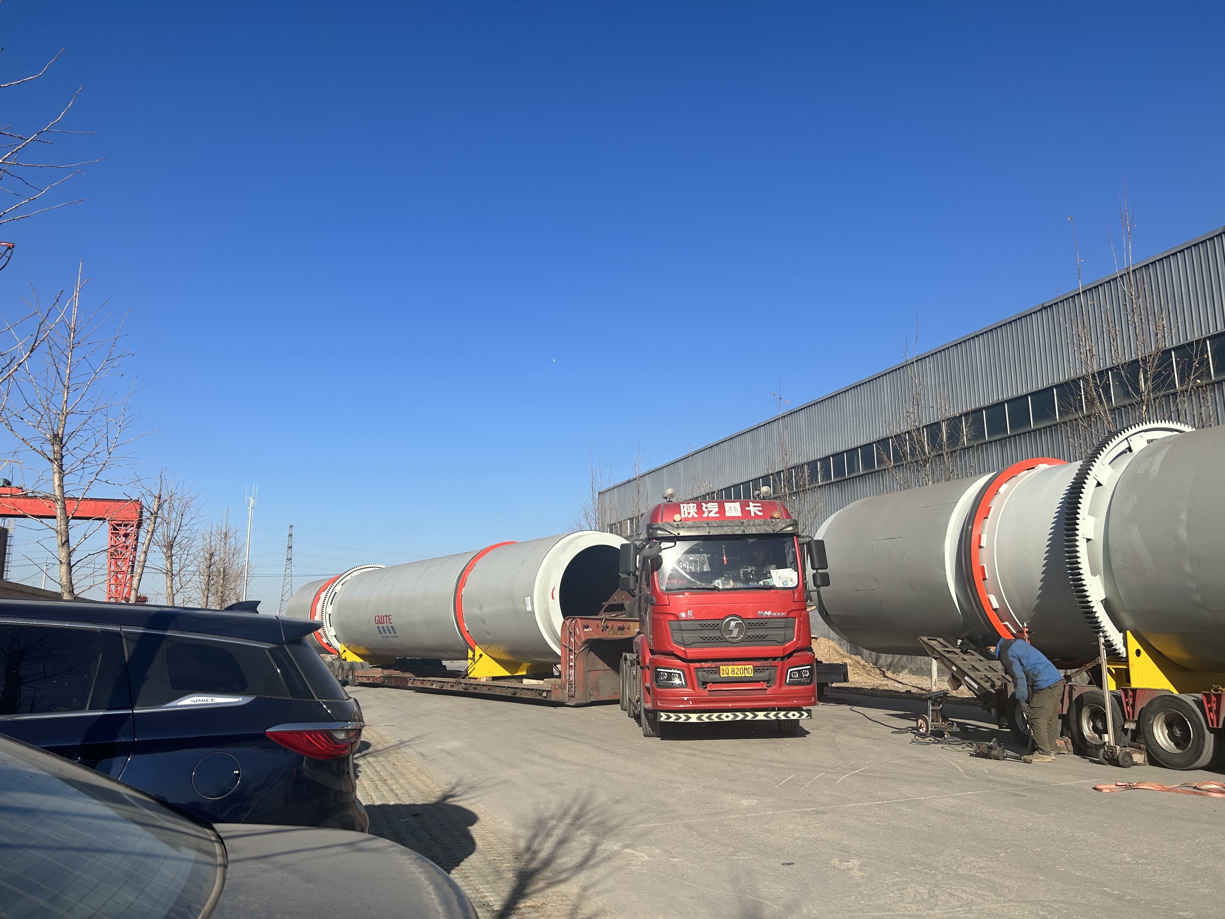 发货啦!南方客户两台大型单筒烘干机已踏上征程 发货啦!南方客户两台大型单筒烘干机已踏上征程