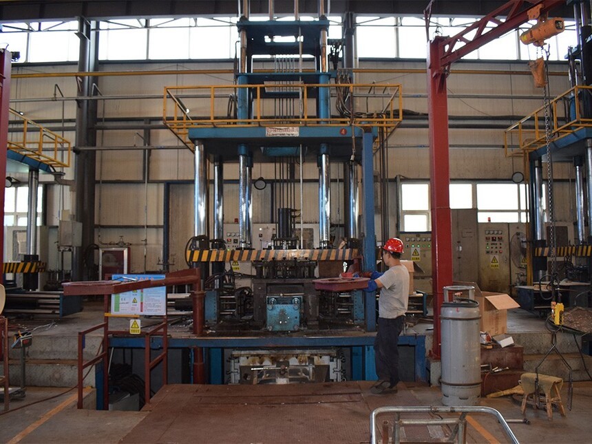 Low pressure casting machine