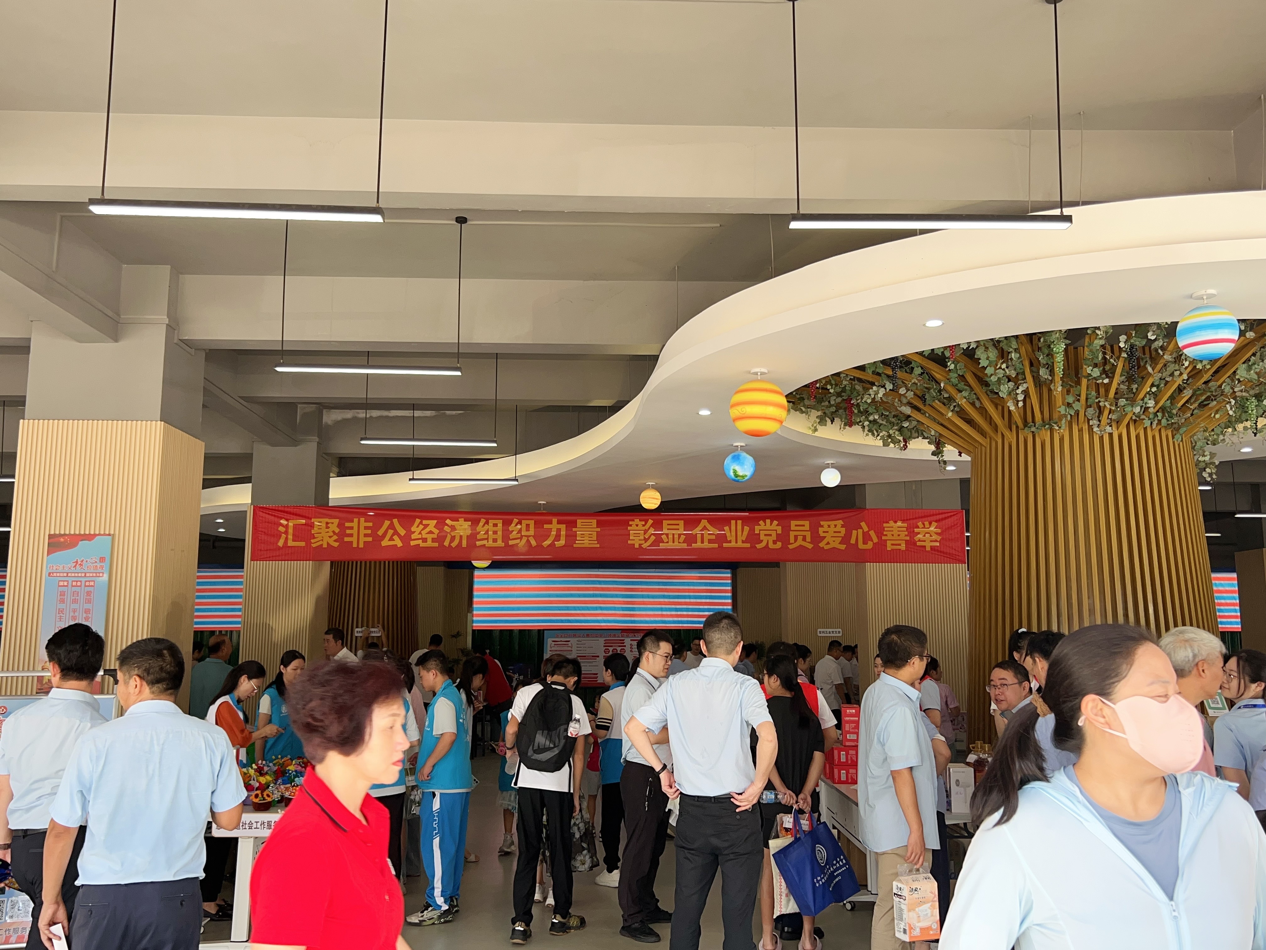 “爱心义卖”点燃公益星火,康惠半导体在行动 “爱心义卖”点燃公益星火,康惠半导体在行动
