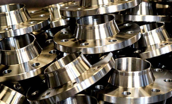 What are the reasons for the price differences in stainless steel flanges?