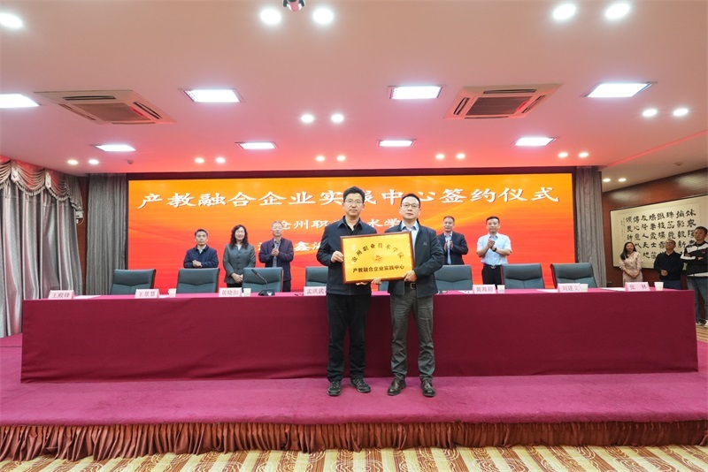 4月14日，干部大讲堂在营销大楼多媒体会议中心开课，由副总裁谈俊杰讲解《传承“三老四严”“四个一样”，筑牢企业发展根基》。