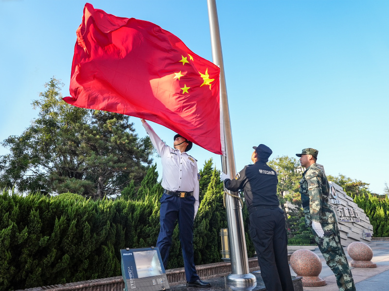盛世华诞 喜迎国庆|鑫海控股集团举行升旗仪式