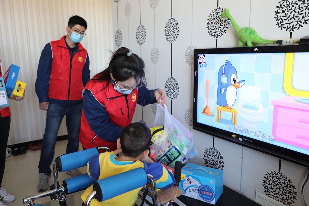 Sunshine Action Love Guardian ‖ Xinhai Chemical Group National Helping the Disabled Day Volunteer Service to Send Warmth