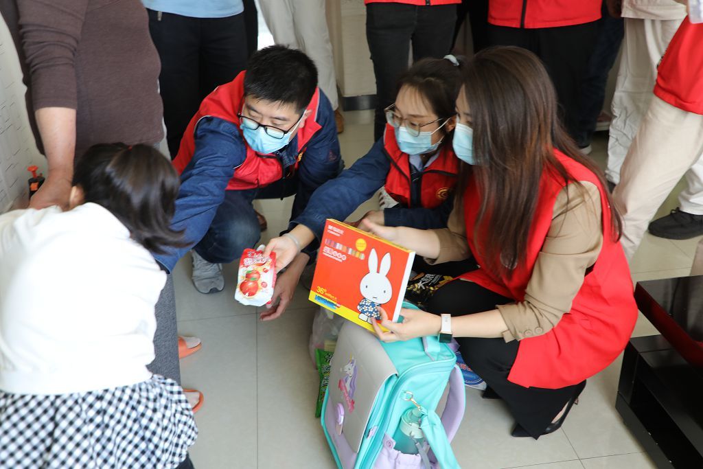 Sunshine Action Love Guardian ‖ Xinhai Chemical Group National Helping the Disabled Day Volunteer Service to Send Warmth