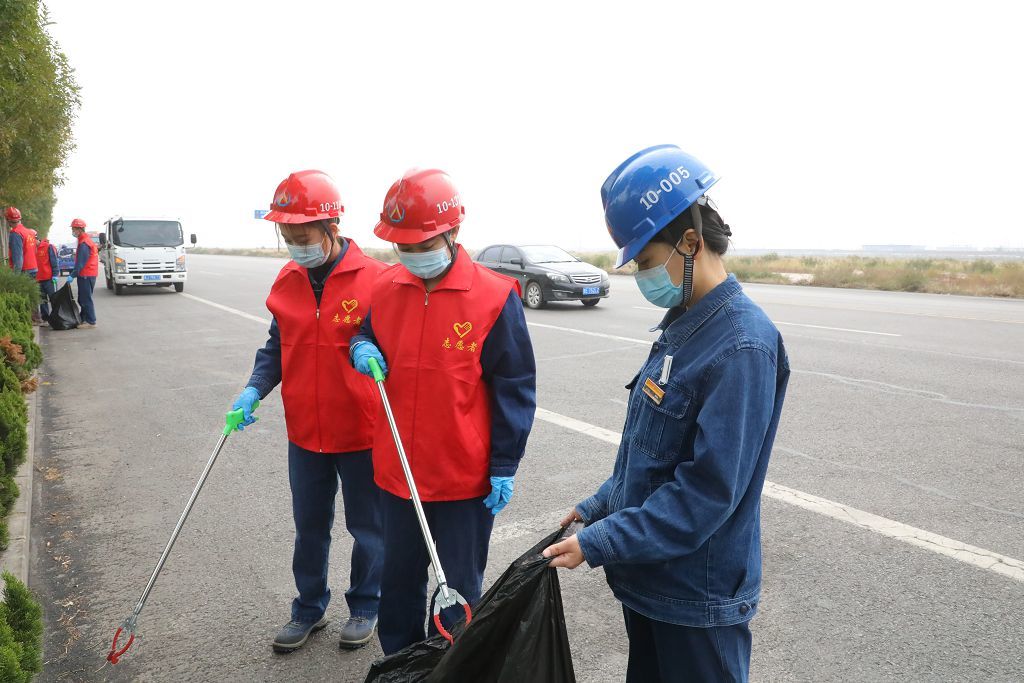 Xinhai Party Committee Launching "Welcome to the Twenty Volunteers I Go First" Sanitary Cleanup Activities