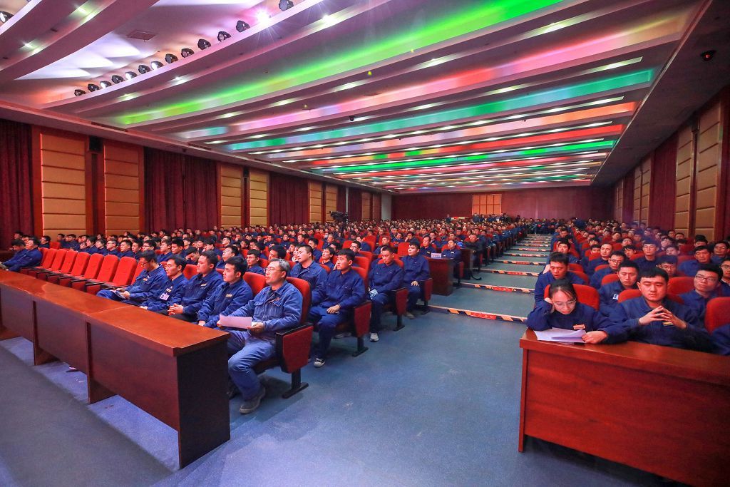 Carrying Forward the Spirit of Resist US Aggression and Aid Korea and Casting Excellent Culture of Xinhai ‖ Xinhai Holding Group Held Film Watching "Changjin Lake" to Talk about Feelings