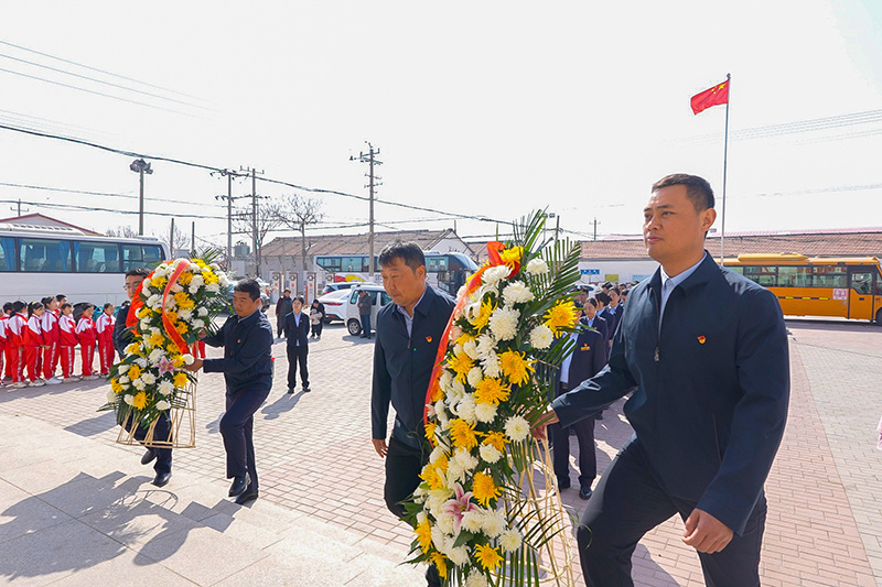 赓续红色血脉 凝聚奋进力量|鑫海控股集团开展清明祭扫暨参观革命先烈事迹展馆活动