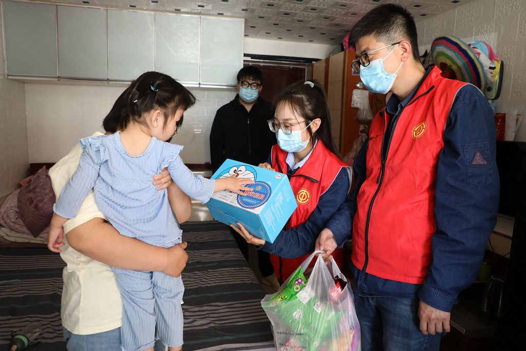 Sunshine Action Love Guardian ‖ Xinhai Chemical Group National Helping the Disabled Day Volunteer Service to Send Warmth