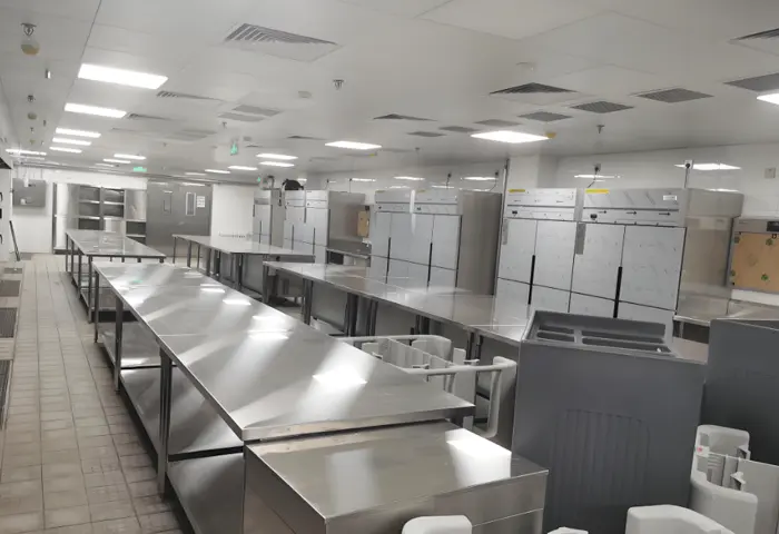 Merchants buy beverage cabinets to pay attention to what matters
