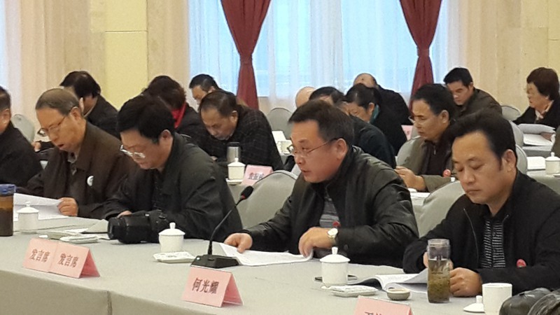 右二为熊河水在研讨会上发言