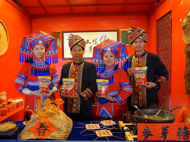 Bee Brand Maltose Appears in "Dragon Year Intangible Heritage Collection", Inheritor Mo Xianke Won Award from China Intangible Heritage Protection Association
