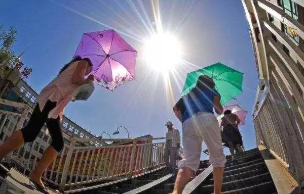 炎热高温的天气，难说爱你的夏天