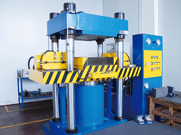 Large tonnage press Large tonnage press