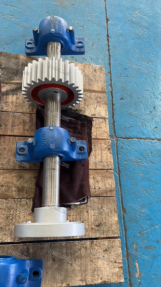 Transmission shaft with small gear