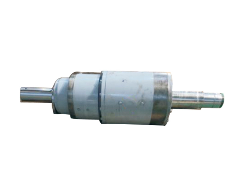 Heat dispersing main shaft