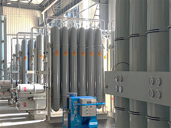 西维尔中标达涅利久立集团钢挤压机大型活塞蓄能器系统