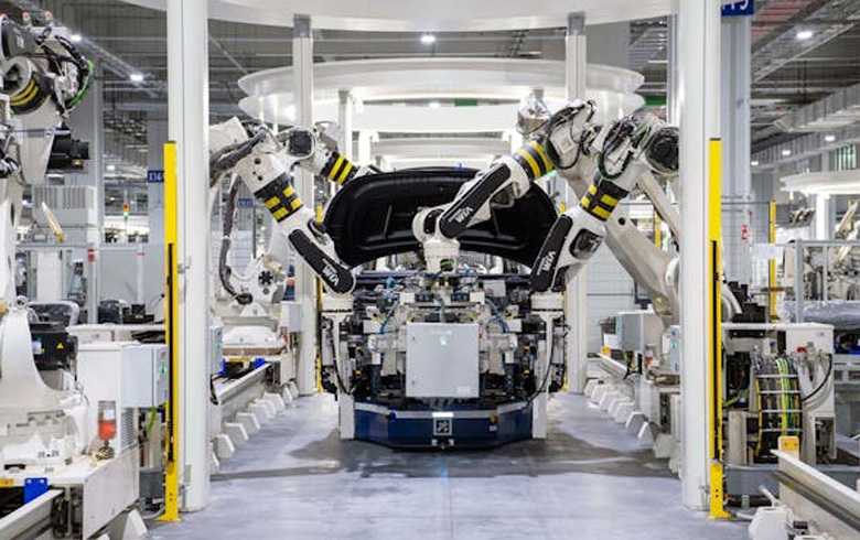 Continuously deepen the application of robots and industrial automation control systems.