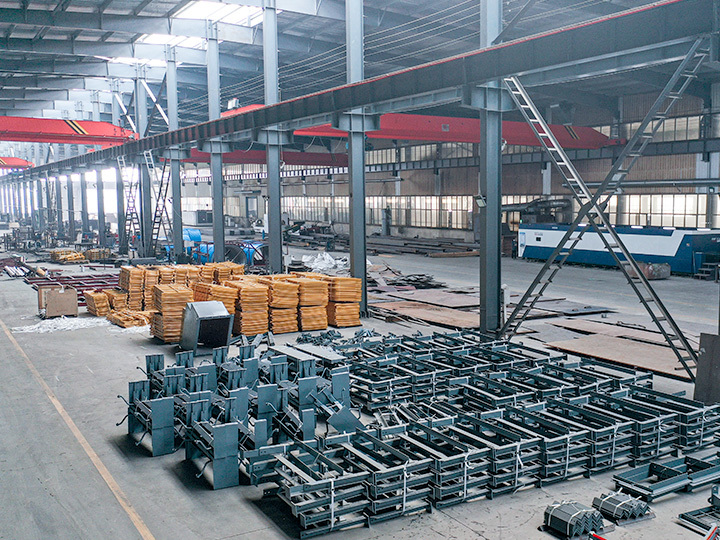 The method of improving the efficiency of the screw conveyor can be seen.