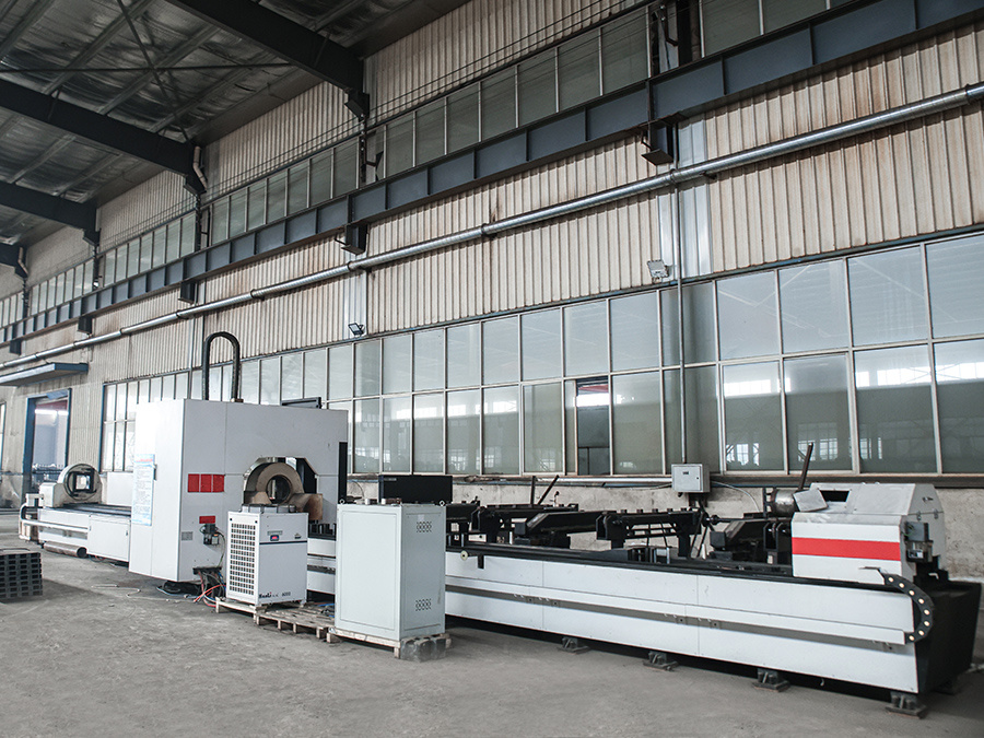 Laser tube cutting machine