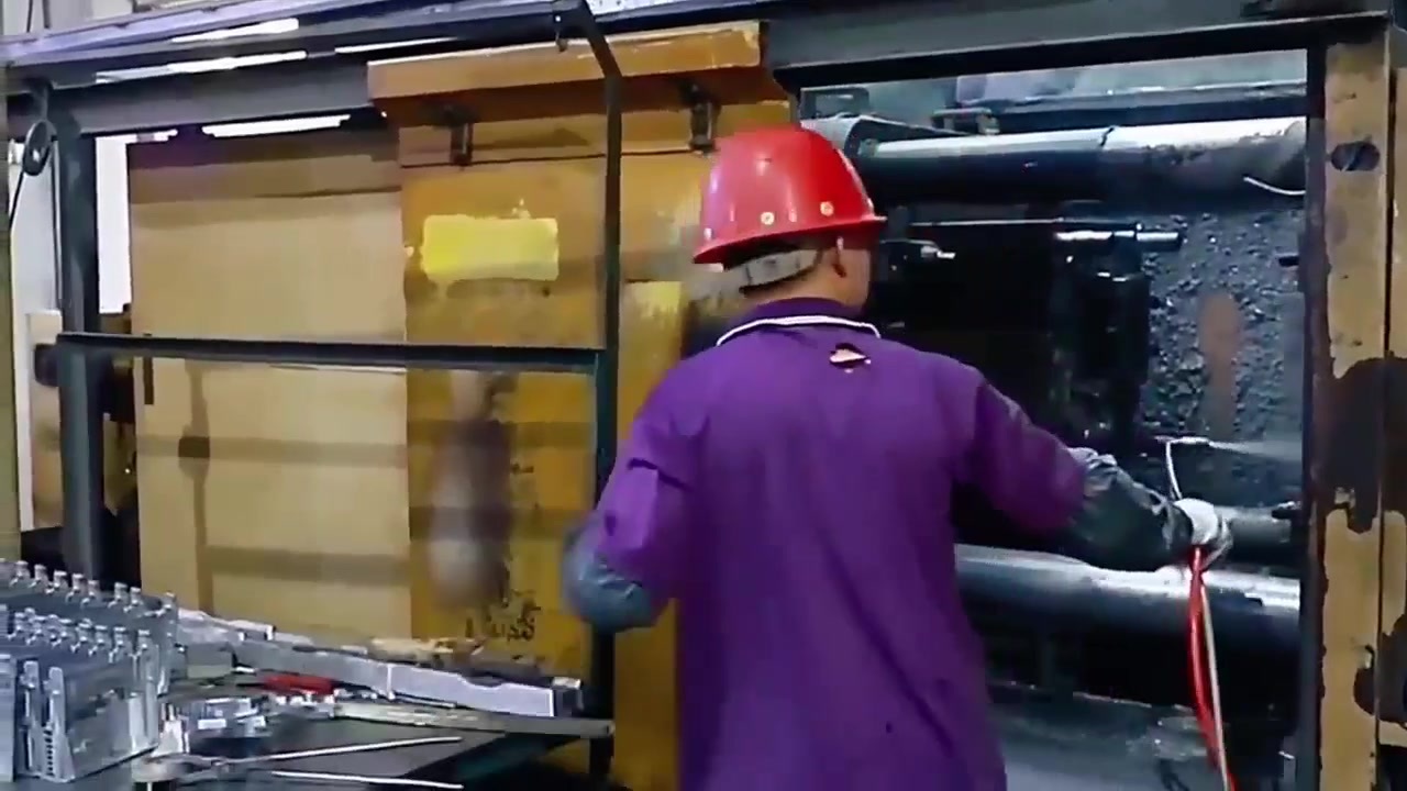 FOCUSING ON METAL MANUFACTURING