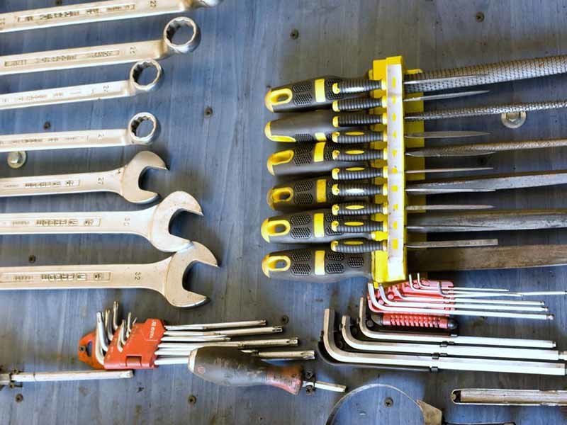 The Car Tool Kit Has The Following Tools