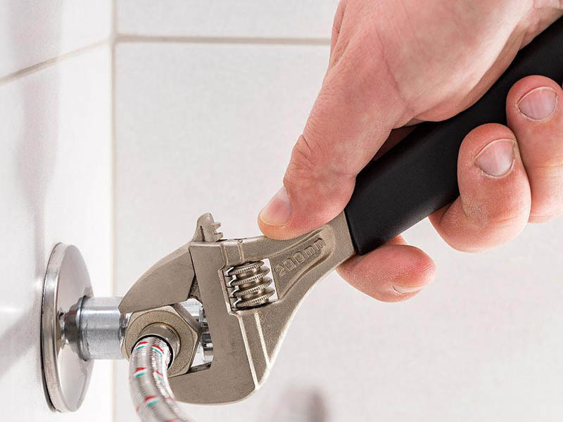Instructions and precautions for using a plum blossom wrench
