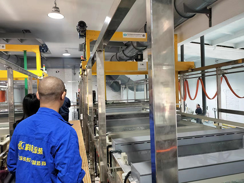  Tuyến phun sơn tĩnh điện và dây chuyền mạ oxit 