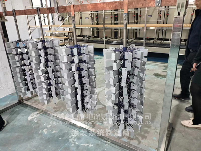  Tuyến phun sơn tĩnh điện và dây chuyền mạ oxit 