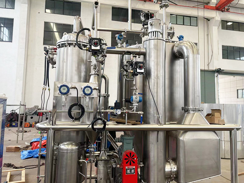 Nitrogen closed circuit spray dryer