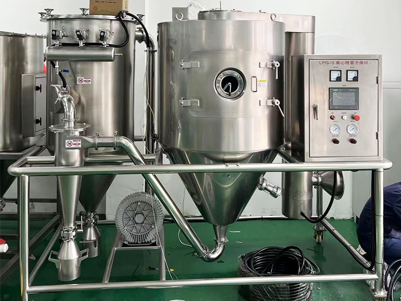 Centrifugal spray dryer
