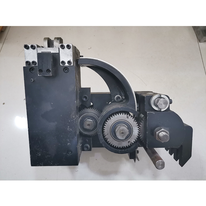 Auto stiching head