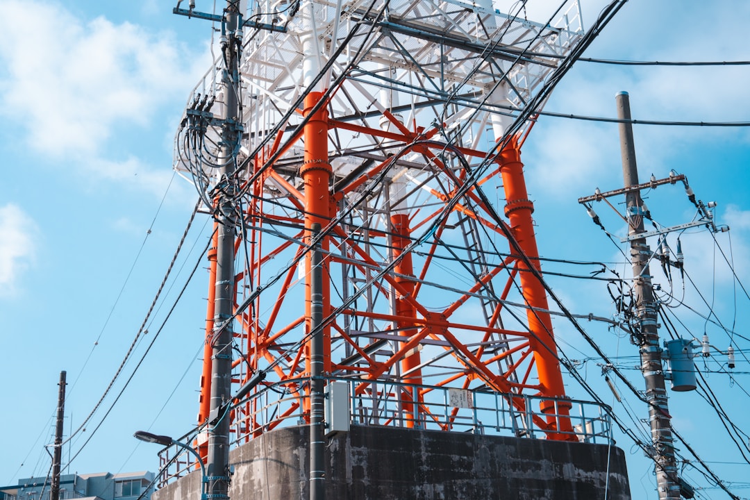 高壓輸電線路巡檢機(jī)器人：未來電力行業(yè)的守護(hù)者