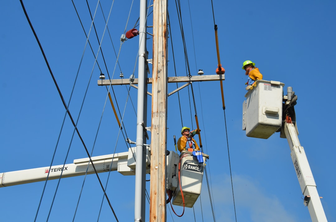 高壓輸電線路巡檢機器人：未來電力行業的變革者