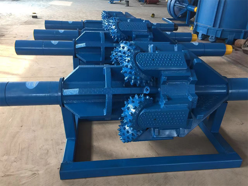 Extra roller cone rock reamer