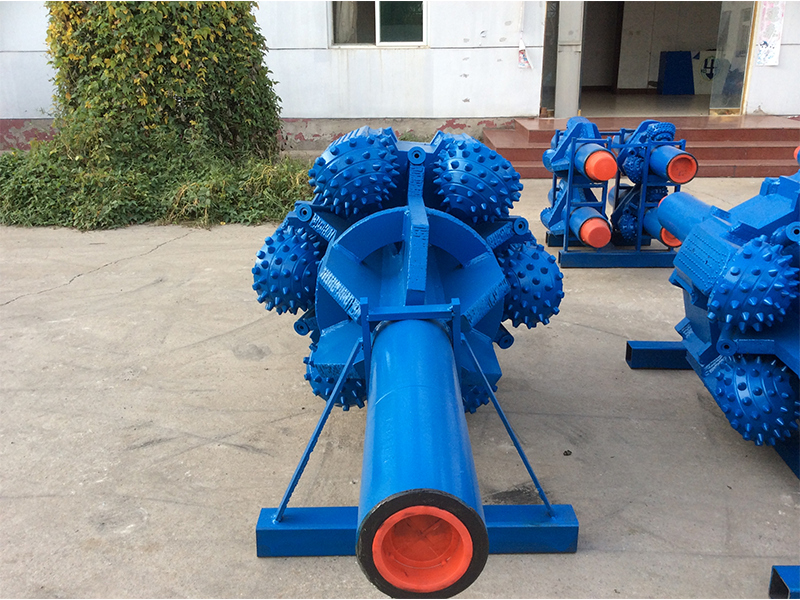 Extra roller cone rock reamer