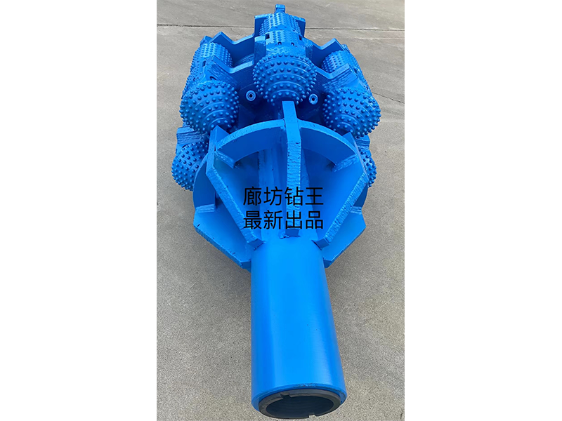 Pure rolling centralizing-cutting reamer