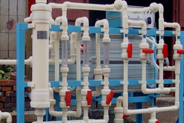 The ultrafiltration concentrated skim milk and whey separation process is as follows
