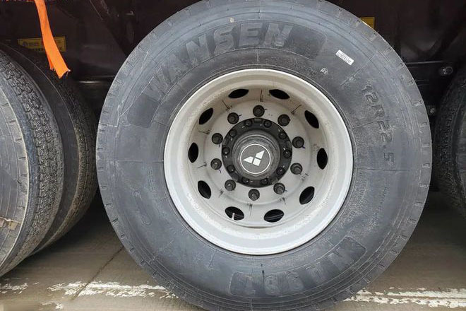 如何正确清洗汽车钢圈和轮胎