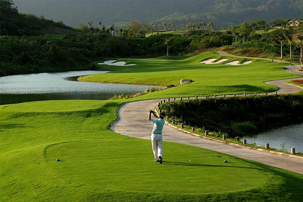 Comprehensive analysis of the advantages of golf carts: a new era choice for improving the court experience and efficiency