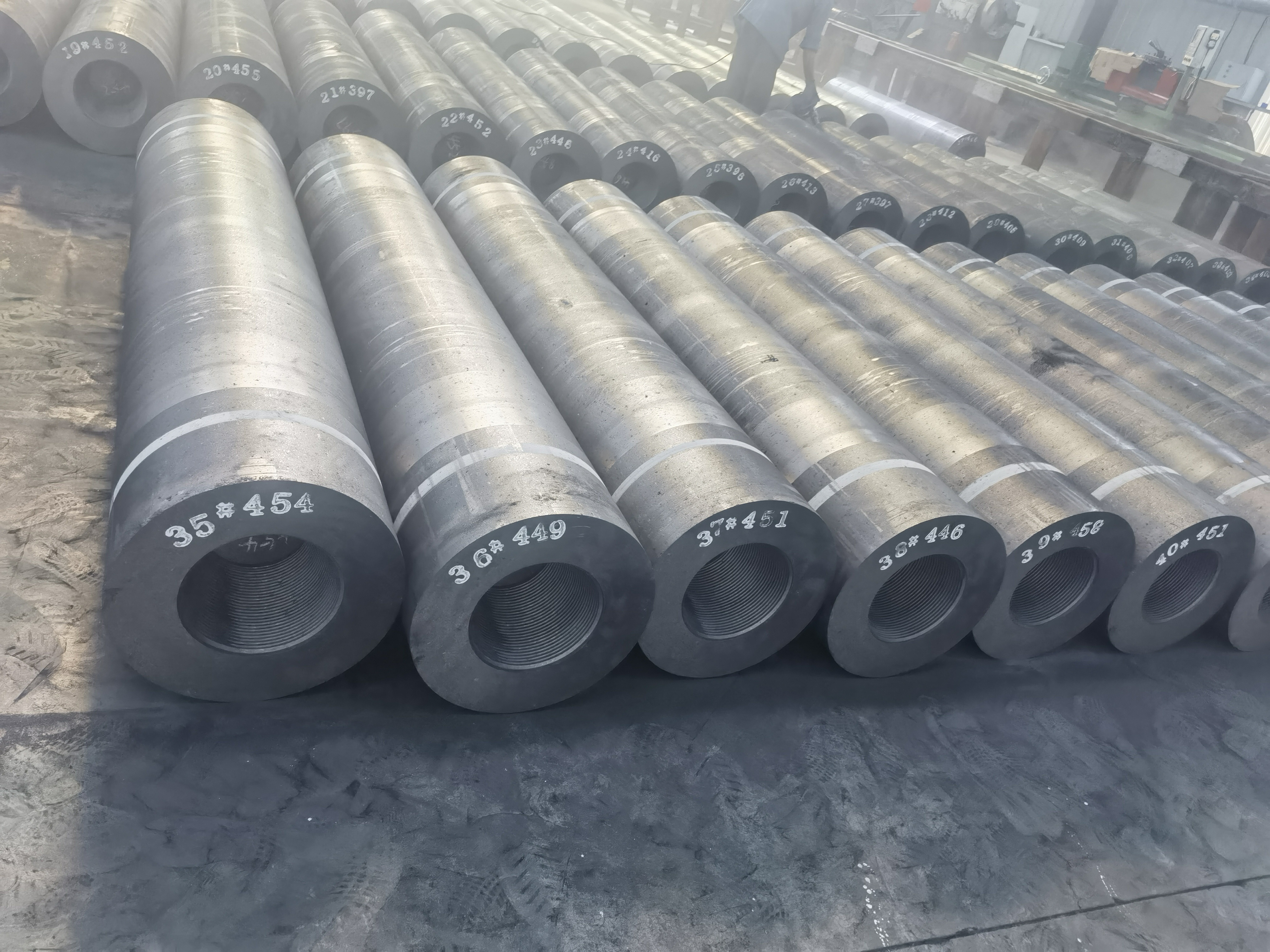 SMALL DIAMETER UHP GRAPHITE ELECTRODE