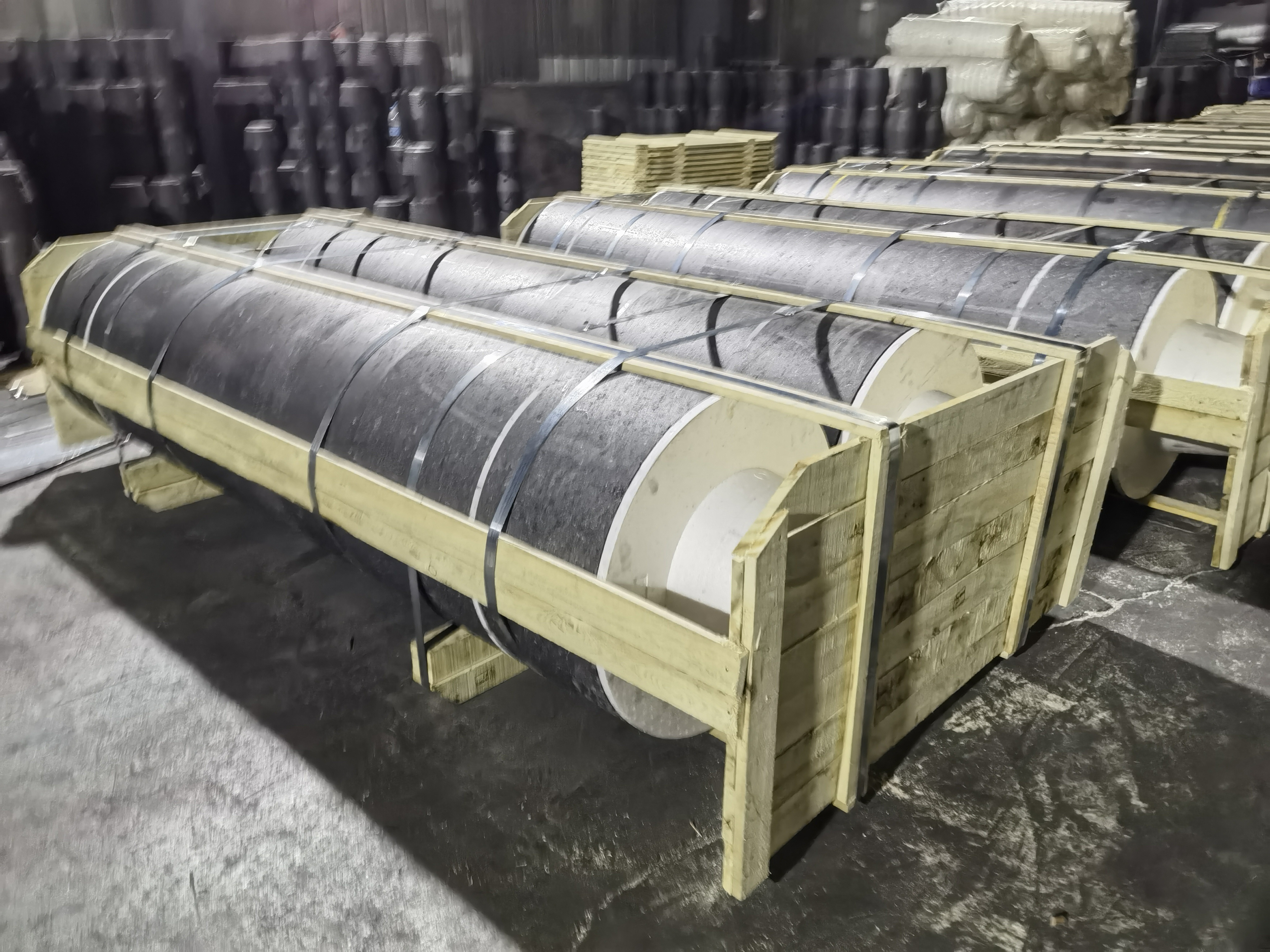 LARGE DIAMETER HP GRAPHITE ELECTRODE