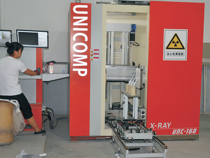 Blade flaw detection equipment