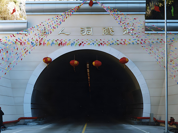 Xianrendong Tunnel in Gejiu City, Honghe Prefecture, Yunnan Province Xianrendong Tunnel in Gejiu City, Honghe Prefecture, Yunnan Province