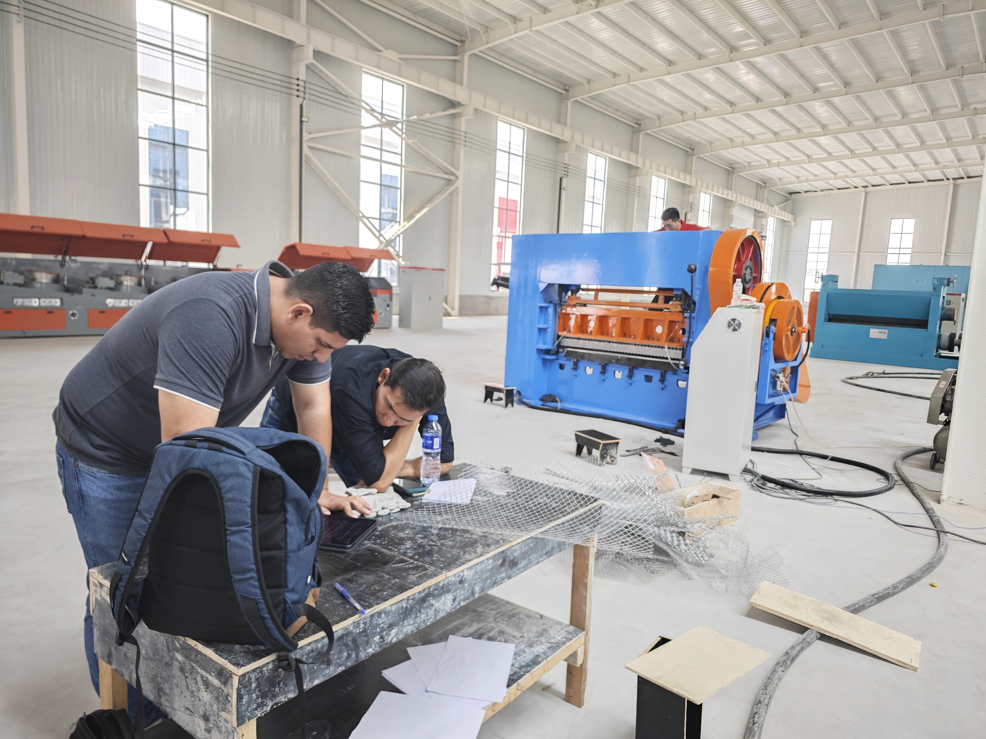 "Customers Visit Our Factory to Explore High-Speed Expanded Metal Mesh Machine Operations"