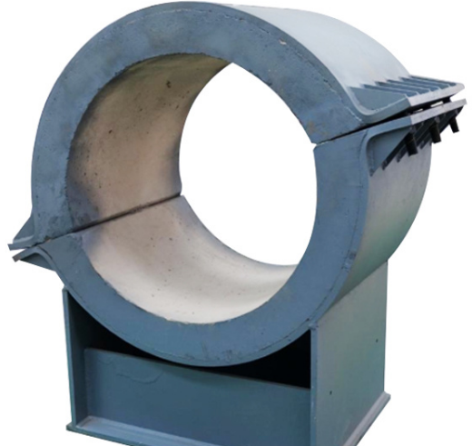 Guided insulation pipe bracket