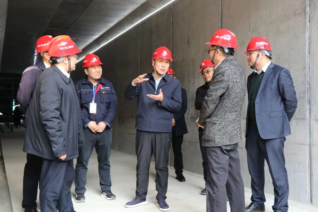 中國中鐵黨委常委、副總裁馬江黔到合肥南二環西延(西二環一永和路)工程-四標段一綜合管廊工程項目調研