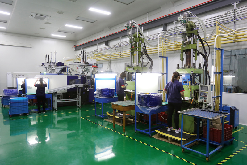 Dust free injection molding workshop