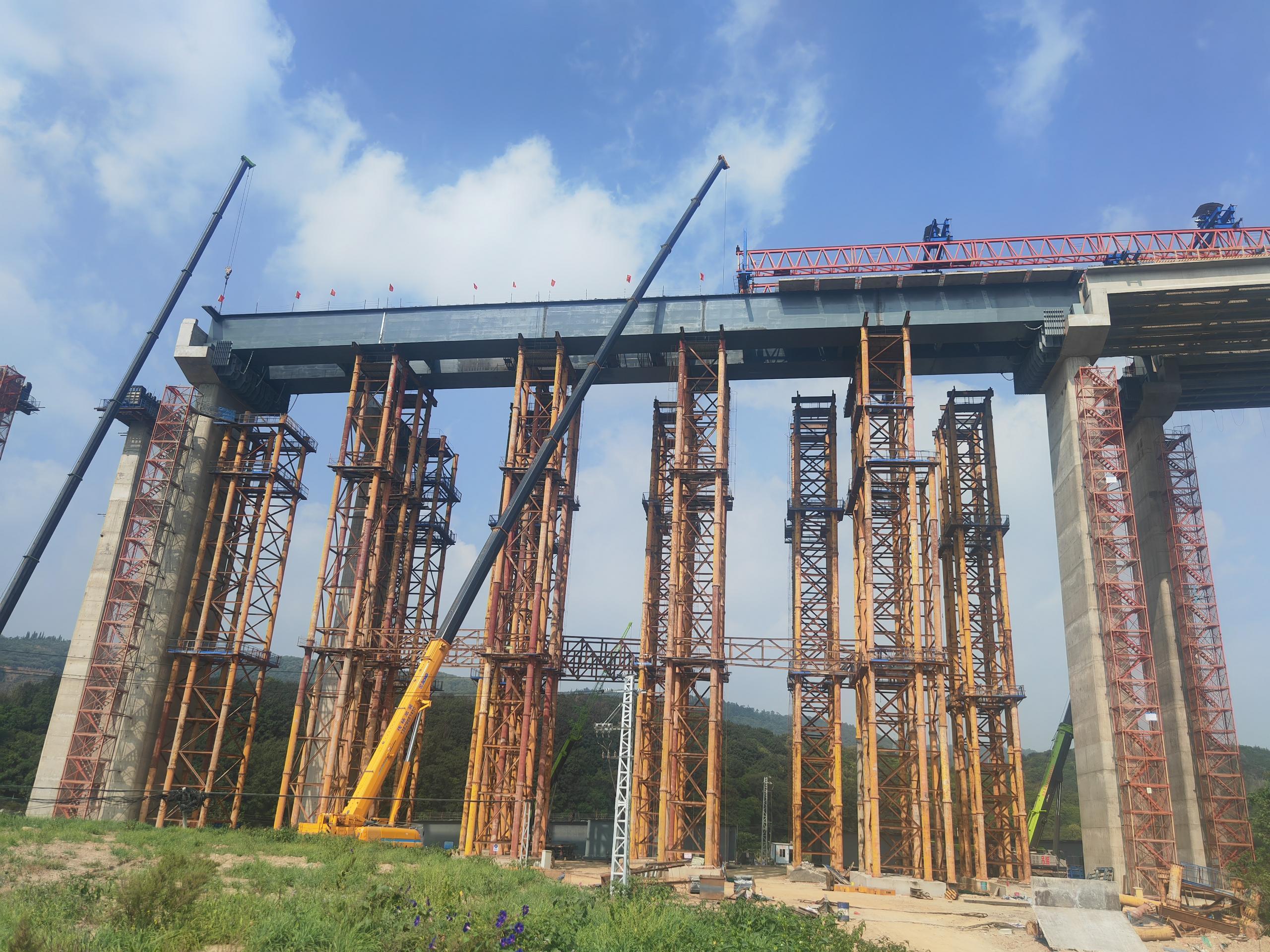 Wangjia Village Super-large Bridge, Sanqing Expressway, Yunnan Province